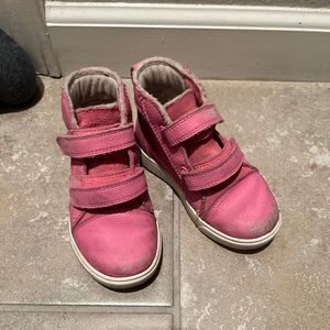 Girls Ugg shoes size 9c